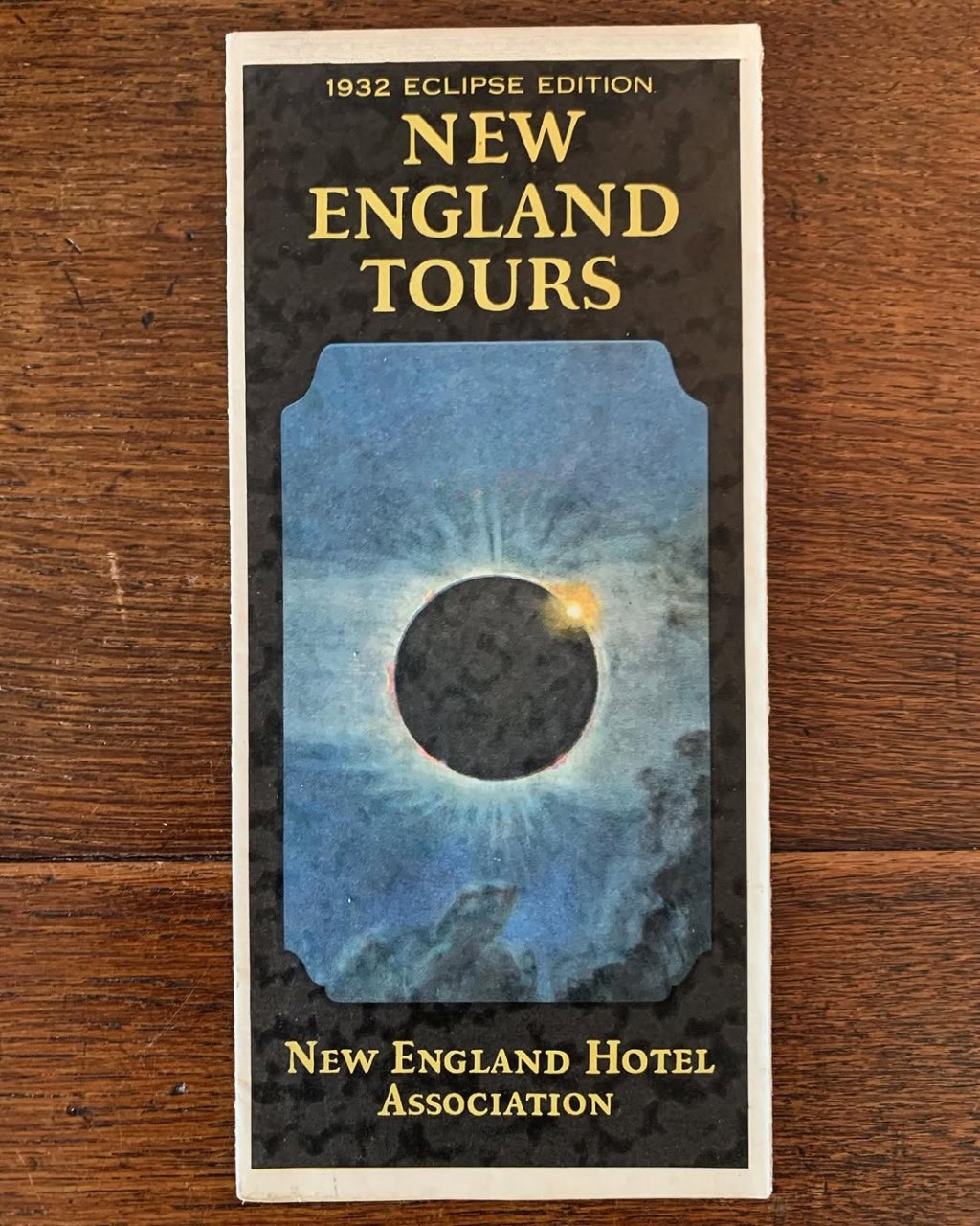 Le disque noir de la lune&nbsp;enténébrée